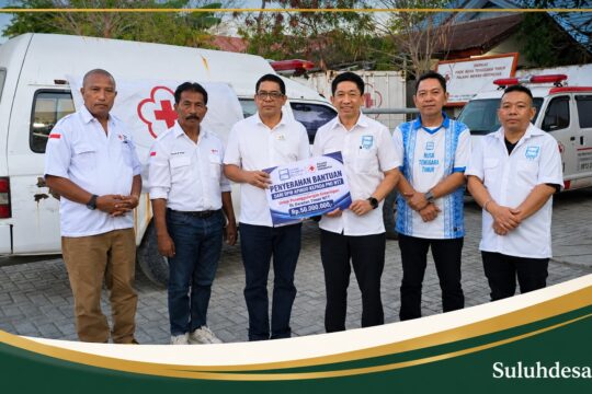 penyerahan_bantuan_pmi_ntt_di_markas_ambulans_1mb